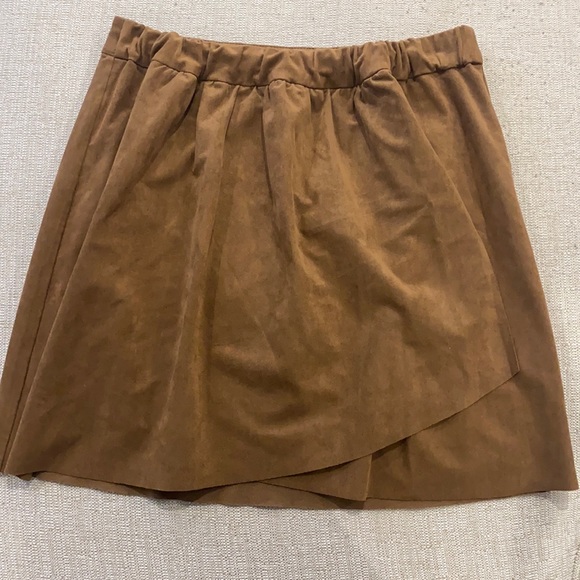 Aritzia Wilfred Suede Skirt - Picture 1 of 2